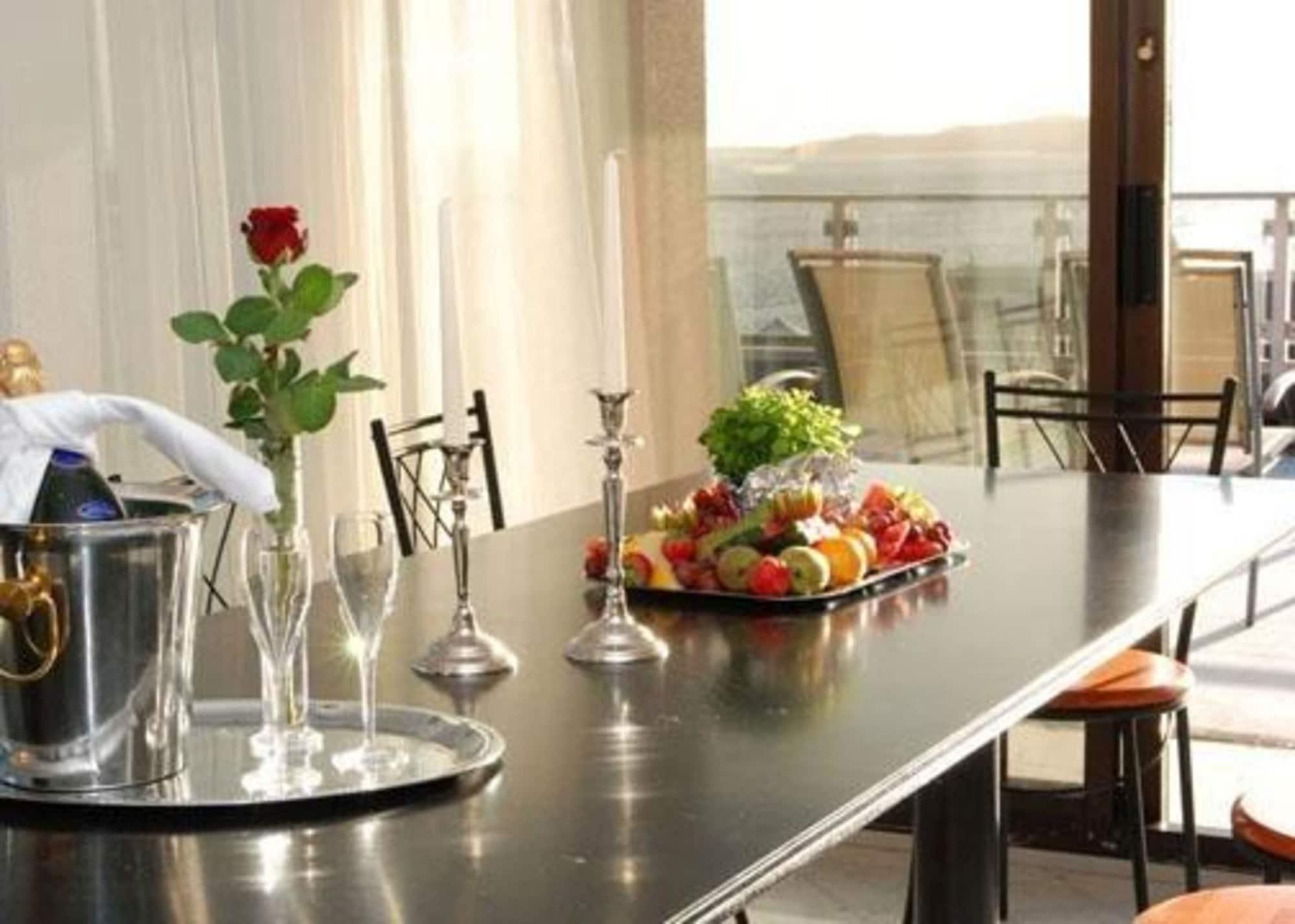 Quality Hotel Grand Ларвик Екстериор снимка
